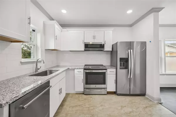 102 Glendale ST, Houston, TX 77012