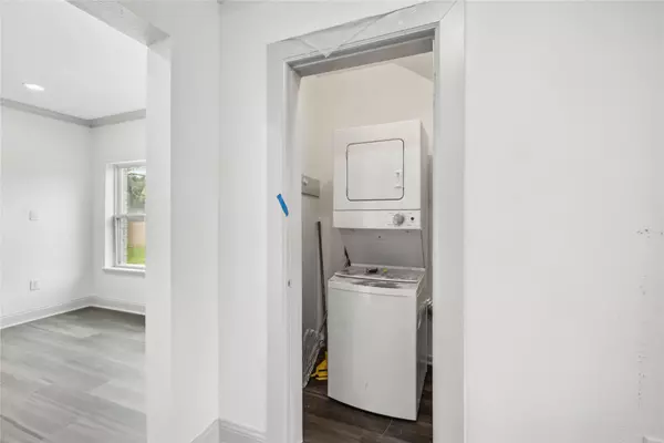 102 Glendale ST, Houston, TX 77012