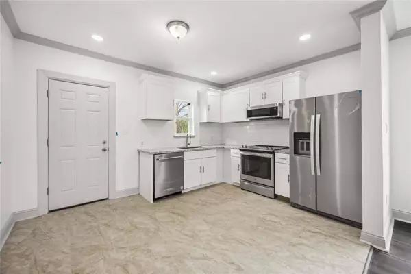 102 Glendale ST, Houston, TX 77012