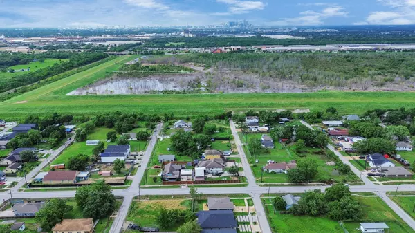 9806 Nedwald ST, Houston, TX 77029