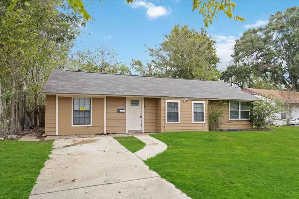 6043 Lyndhurst DR, Houston, TX 77033