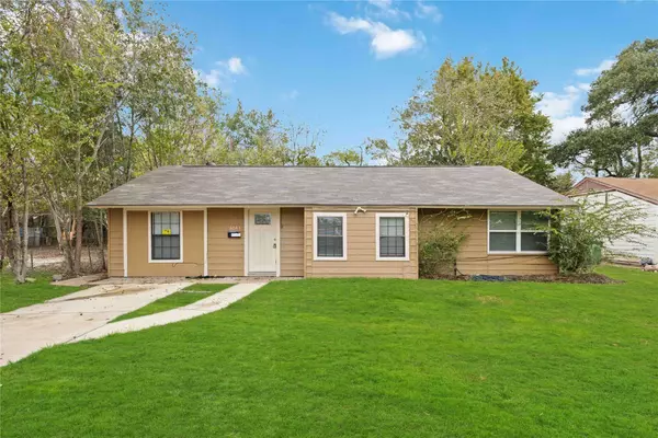 6043 Lyndhurst DR, Houston, TX 77033