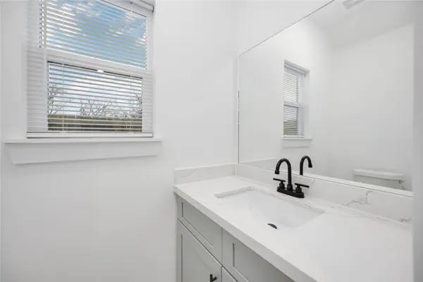 7706 Independence ST #B, Houston, TX 77051