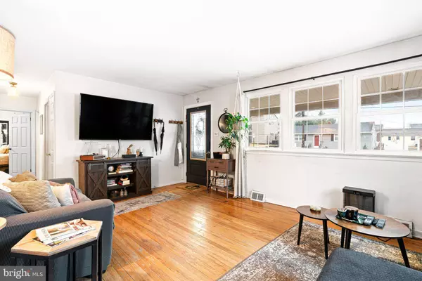 27 BRAISINGTON AVE, Bellmawr, NJ 08031