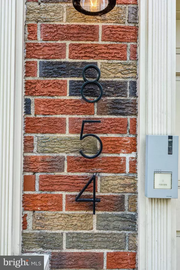 854 S FRONT ST, Philadelphia, PA 19147