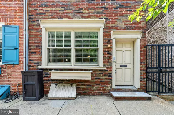 854 S FRONT ST, Philadelphia, PA 19147