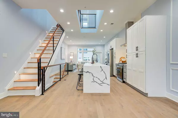 2318 E HAZZARD ST, Philadelphia, PA 19125