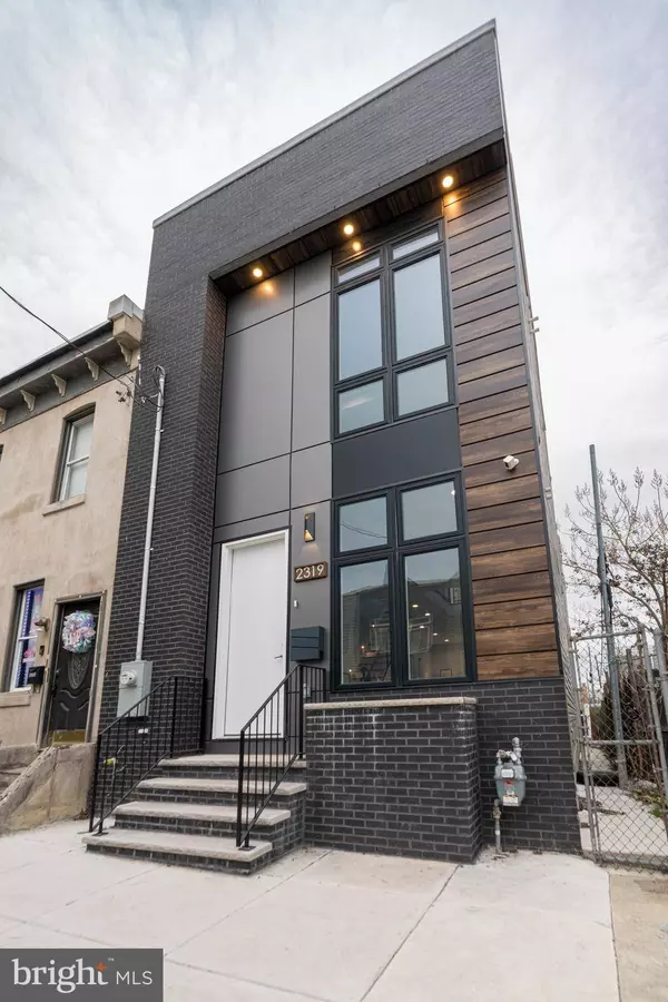 2318 E HAZZARD ST, Philadelphia, PA 19125