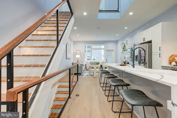 2318 E HAZZARD ST, Philadelphia, PA 19125