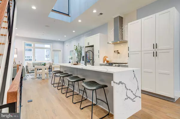 2318 E HAZZARD ST, Philadelphia, PA 19125