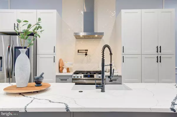 2318 E HAZZARD ST, Philadelphia, PA 19125