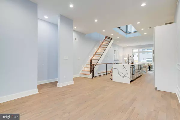 2318 E HAZZARD ST, Philadelphia, PA 19125