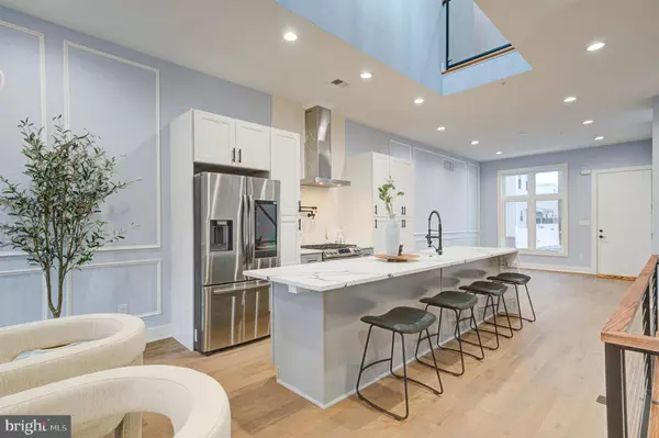 2318 E HAZZARD ST, Philadelphia, PA 19125