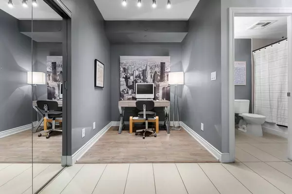 277 South Park RD #301, Markham, ON L3T 0B7