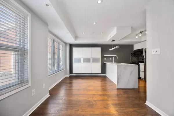 23 Frances Loring LN #6, Toronto E01, ON M4M 3E8