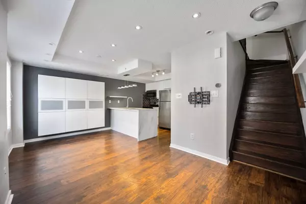 23 Frances Loring LN #6, Toronto E01, ON M4M 3E8