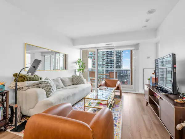 125 Western Battery RD #1209, Toronto C01, ON M6K 3R8