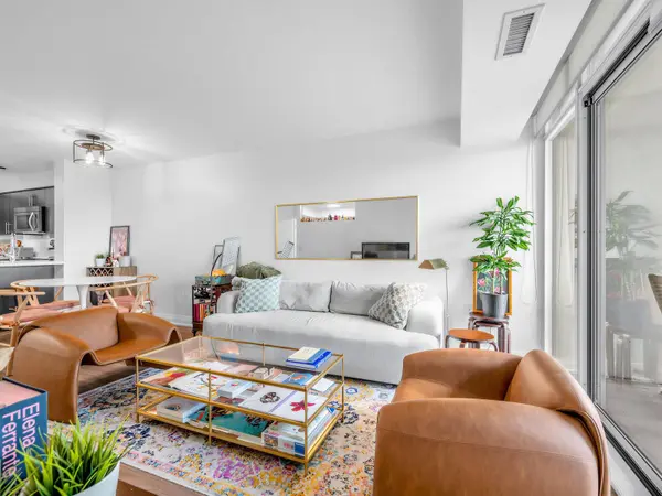 125 Western Battery RD #1209, Toronto C01, ON M6K 3R8