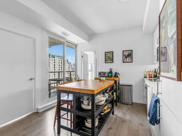 297 College ST #1503, Toronto C01, ON M5T 0C2