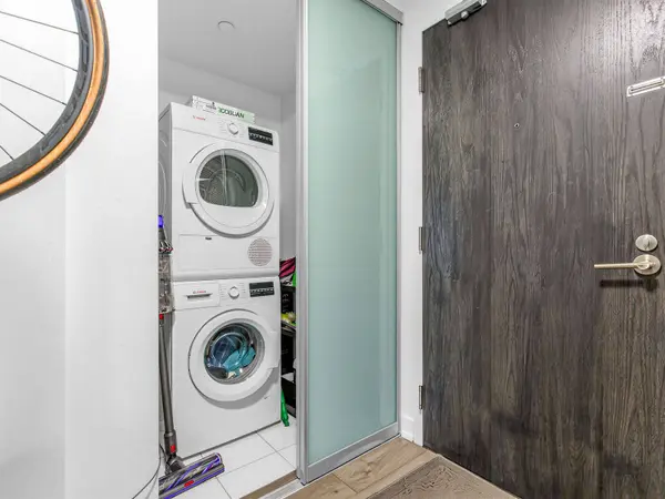 297 College ST #1503, Toronto C01, ON M5T 0C2