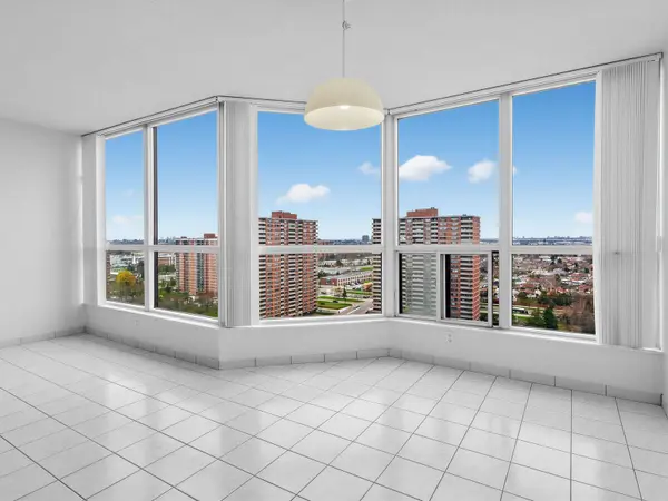 3 Rowntree RD #2106, Toronto W10, ON M9V 5G8