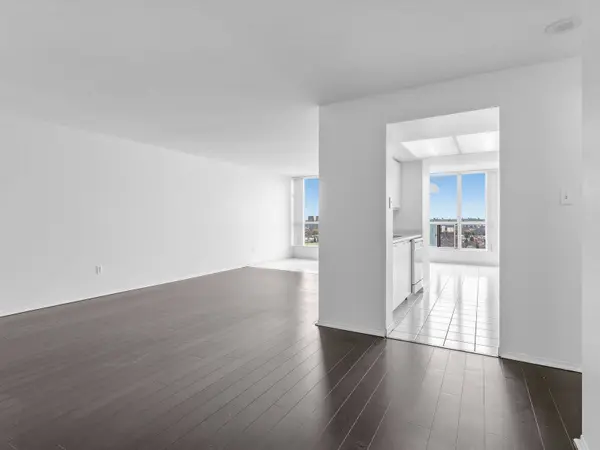 3 Rowntree RD #2106, Toronto W10, ON M9V 5G8