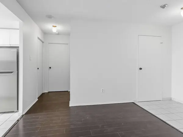 3 Rowntree RD #2106, Toronto W10, ON M9V 5G8