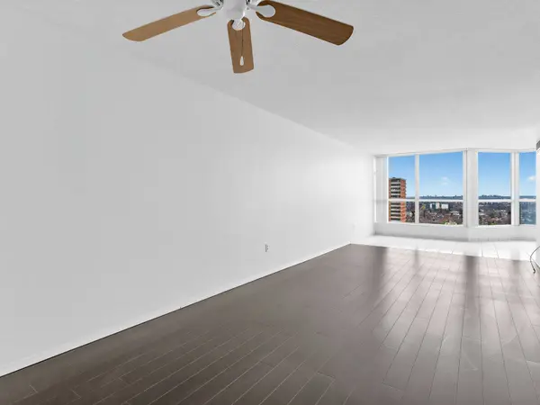 3 Rowntree RD #2106, Toronto W10, ON M9V 5G8