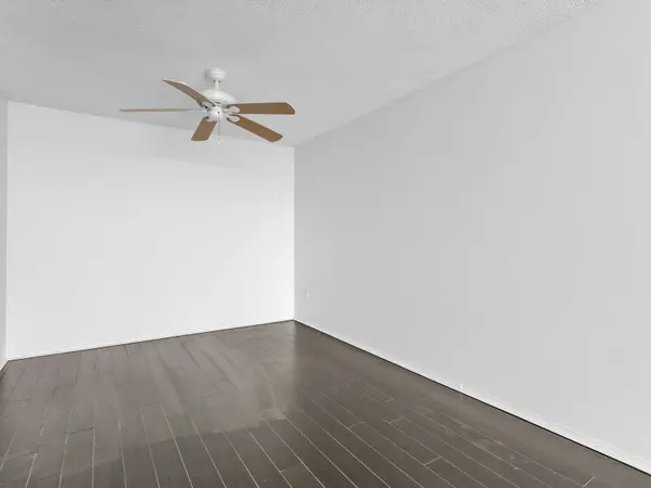 3 Rowntree RD #2106, Toronto W10, ON M9V 5G8