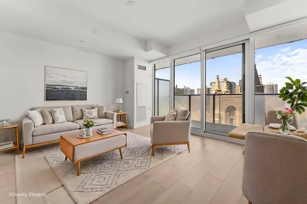 99 Foxbar RD #906, Toronto C02, ON M4V 2G5