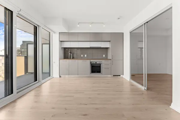 99 Foxbar RD #906, Toronto C02, ON M4V 2G5