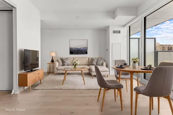 99 Foxbar RD #906, Toronto C02, ON M4V 2G5