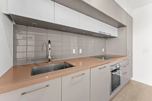 99 Foxbar RD #906, Toronto C02, ON M4V 2G5