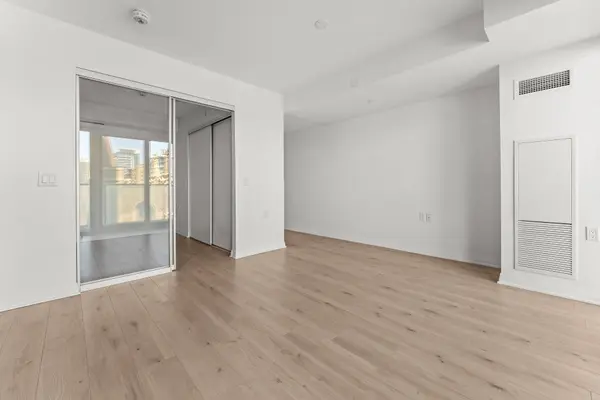 99 Foxbar RD #906, Toronto C02, ON M4V 2G5