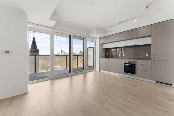 99 Foxbar RD #906, Toronto C02, ON M4V 2G5