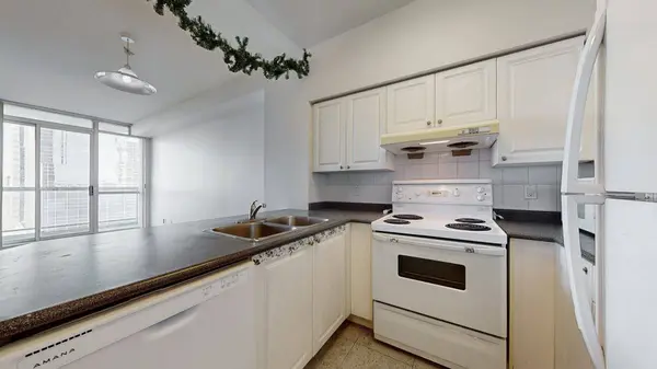 8 Hillcrest AVE #505, Toronto C14, ON M2N 6Y6