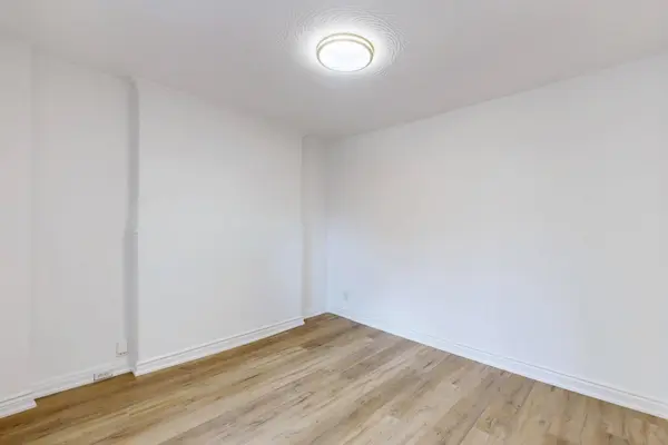 102 Bowie AVE #Main, Toronto W04, ON M6E 2P7
