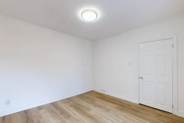 102 Bowie AVE #Main, Toronto W04, ON M6E 2P7