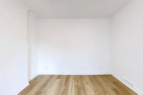 102 Bowie AVE #Main, Toronto W04, ON M6E 2P7