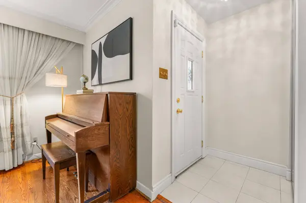 55 Rayoak DR, Toronto C13, ON M3A 2Y5