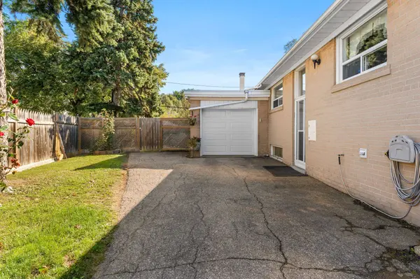 55 Rayoak DR, Toronto C13, ON M3A 2Y5