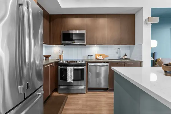 10 Park Lawn RD #405, Toronto W06, ON M8V 0H9