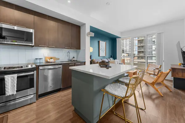 10 Park Lawn RD #405, Toronto W06, ON M8V 0H9