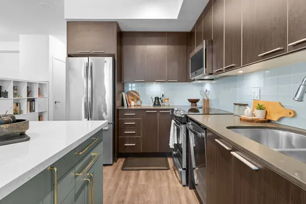 10 Park Lawn RD #405, Toronto W06, ON M8V 0H9