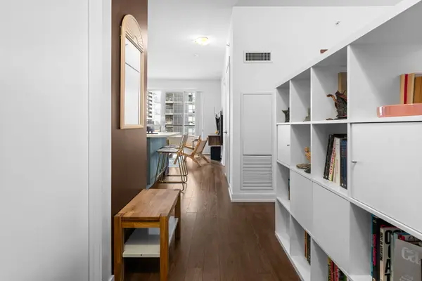 10 Park Lawn RD #405, Toronto W06, ON M8V 0H9