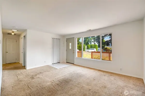 621 Tacoma AVE NE, Renton, WA 98056