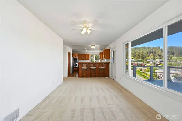 2198 Aurora CT, Oak Harbor, WA 98277