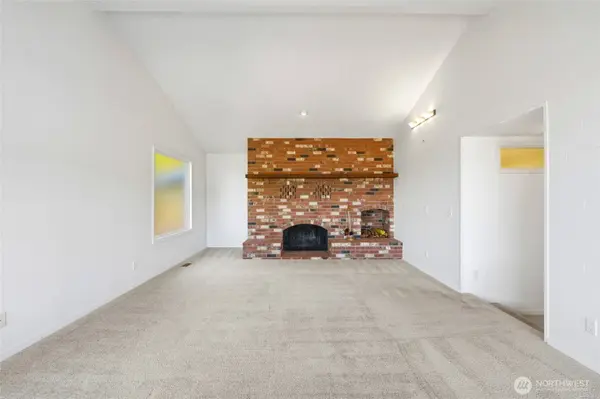 2198 Aurora CT, Oak Harbor, WA 98277