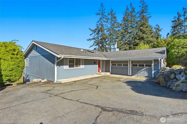2198 Aurora CT, Oak Harbor, WA 98277