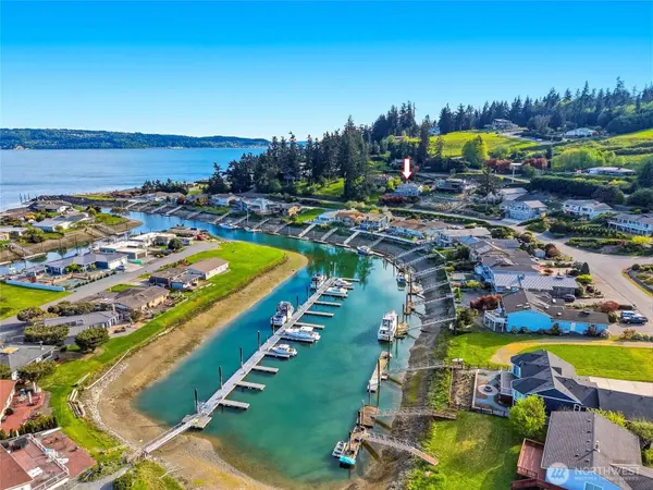 2198 Aurora CT, Oak Harbor, WA 98277